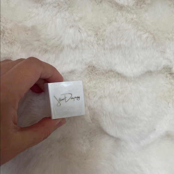 White eyeliner sharpener with Signature Logo - Picture 1 of 5